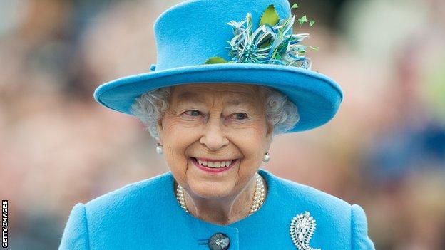 Celtic fans disrupt minute's applause for Queen Elizabeth II with