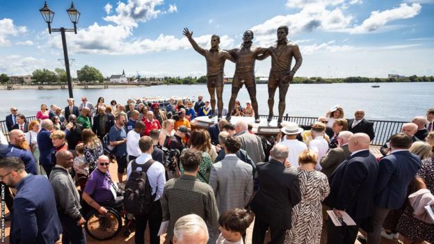 crowds gather at statue