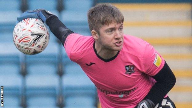 Jokull Andresson: Morecambe sign Reading goalkeeper on emergency loan - BBC Sport