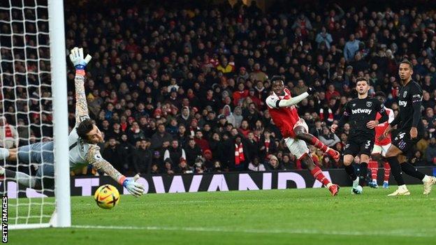 Arsenal cede empate contra o West Ham e vê liderança do Inglês ser ameaçada  - Superesportes