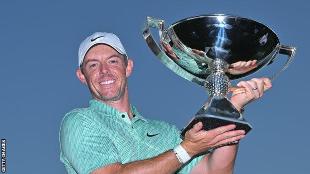 McIlroy poses with the FedEx Cup trophy