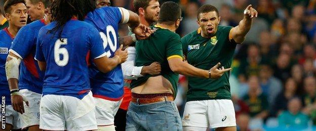 Bryan Habana of South Africa tells a pitch invader to leave the field during the 2015 Rugby World Cup Pool B match between South Africa and Samoa
