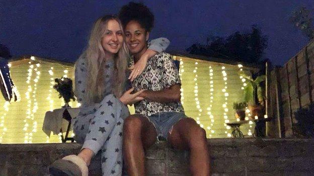 Demi Stokes ve ortağı
