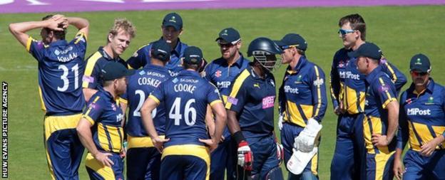 Glamorgan and Hampshire players convene on the pitch after Jimmy Adams (second left) is hit on the head