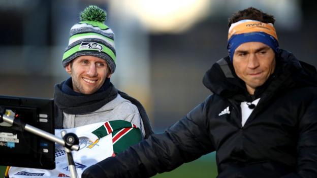 Ex-Leeds Rhinos rugby league   subordinate    Kevin Sinfield (Right) embraces erstwhile  team-mate Rob Burrow aft  completing his Extra Mile Challenge astatine  Headingley Stadium