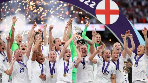 Los 87.192 espectadores que presenciaron la victoria de Inglaterra en la final de la Eurocopa 2022 se convirtieron en récord de asistencia para una competición internacional femenina en Europa