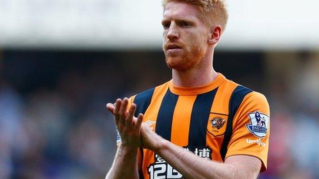 Reading: Defender Paul McShane signs following Hull City release - BBC ...