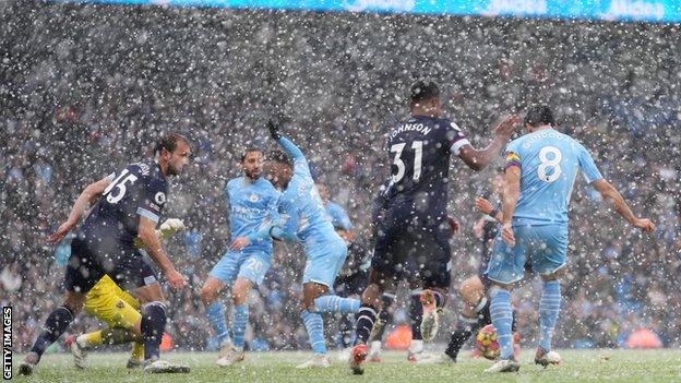 Ilkay Gundogan scores for Man City