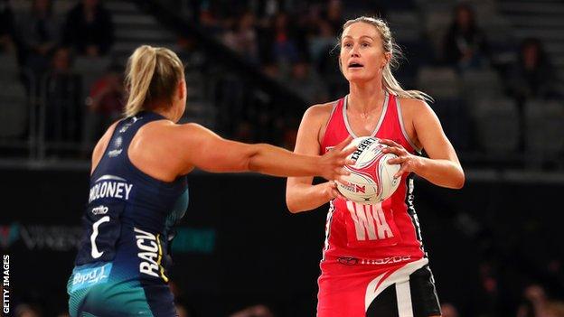 Chelsea Pitman playing for Adelaide Thunderbirds