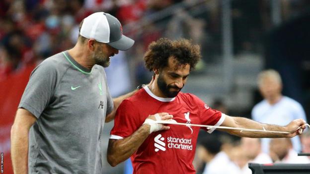 Liverpool manager Jurgen Klopp and forward Mohamed Salah