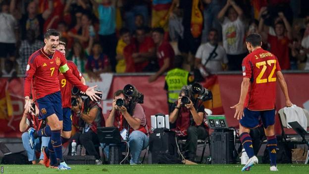 España 2-0 Escocia: continúa la desesperada espera del equipo de Steve Clarke por una plaza en la Eurocopa