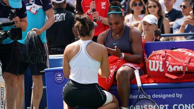 Bianca Andreescu comforts Serena Williams