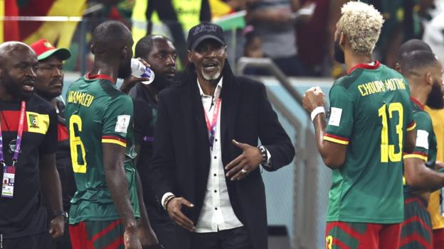 Cameroon coach Rigobert Song (centre) passes on instructions to players