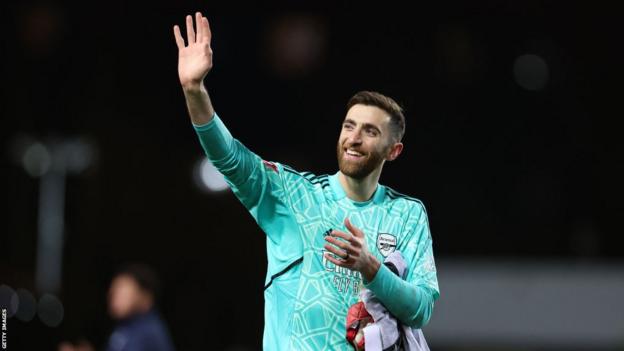 Arsenal goalkeeper Matt Turner waves his hand