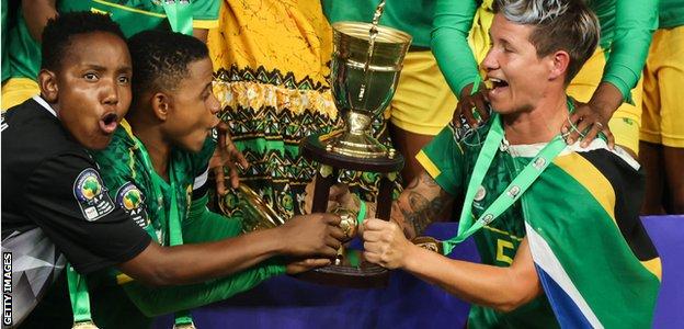 South Africa lift the Women's Africa Cup of Nations trophy