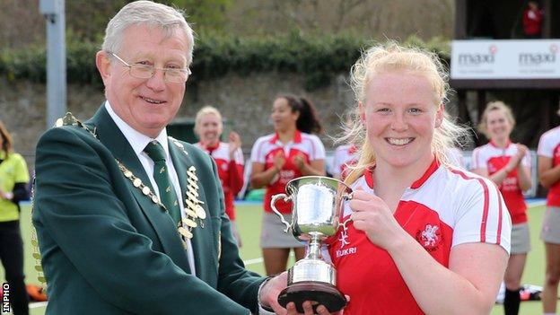Ayeisha McFerran picks up a top goalkeeper award after helping Pegasus to the IHL title in 2015