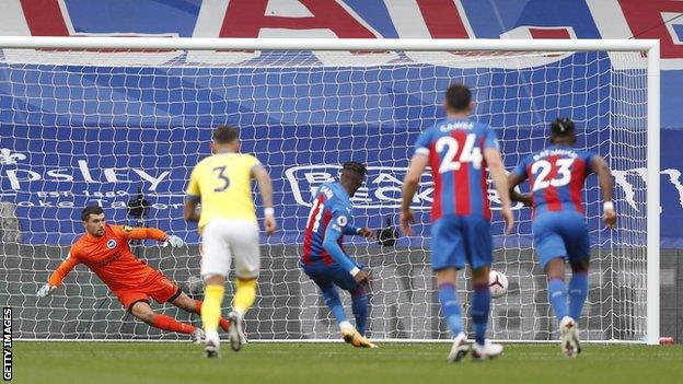 Zaha faz golaço e Crystal Palace busca empate contra o Brighton pelo Inglês  