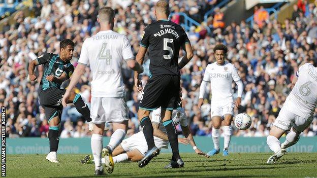 Leeds United 0 1 Swansea City Wayne Routledge Hits Late Winner At Elland Road Bbc Sport