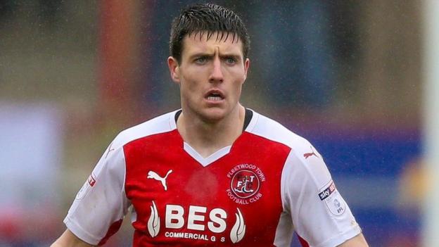 Bobby Grant: Fleetwood Town Midfielder Joins Wrexham On Loan - BBC Sport