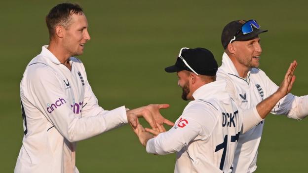 Tom Hartley celebrates a wicket with Ben Duckett and Joe Root