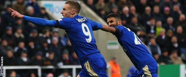 Jamie Vardy celebrates with Riyad Mahrez