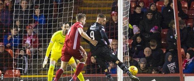 Louis Moult (right) beats Aberdeen defender Kari Arnason to the ball to score Motherwell's second