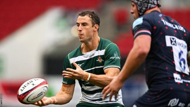 Steven Shingler of Ealing Trailfinders looks for a pass during the Premiership Rugby Cup match against Bristol Bears