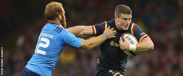 Scott Williams takes on Italy