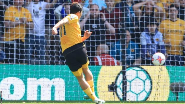 Hwang Hee-chan breaks the deadlock successful  Wolves' triumph  implicit    Everton astatine  Molineux