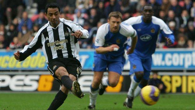 Nolberto Solano playing for Newcastle