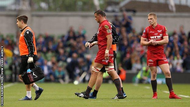 Aaron Shingler limps off