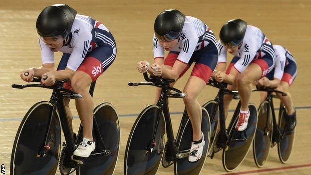 Elinor Barker leads Britain's women's team pursuit