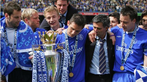 Chelsea players celebrate winning their first Premier League title