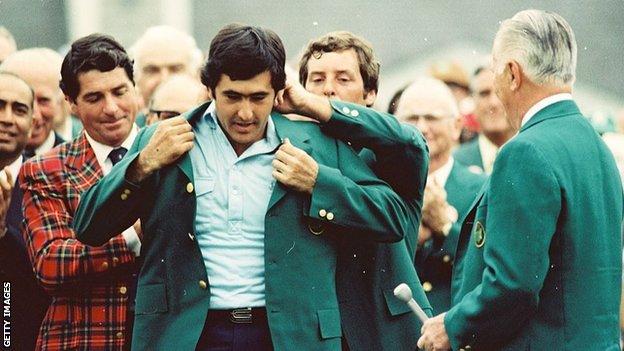 Seve Ballesteros est devenu le premier Européen à remporter le Masters en 1980 et, à 23 ans, était le plus jeune joueur à réclamer une veste verte à l'époque.