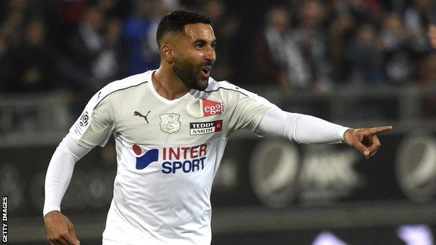 Saman Ghoddos in action for Amiens