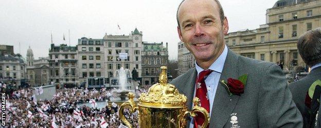 Clive Woodward with the World Cup in front of fans in Trafalgar Square