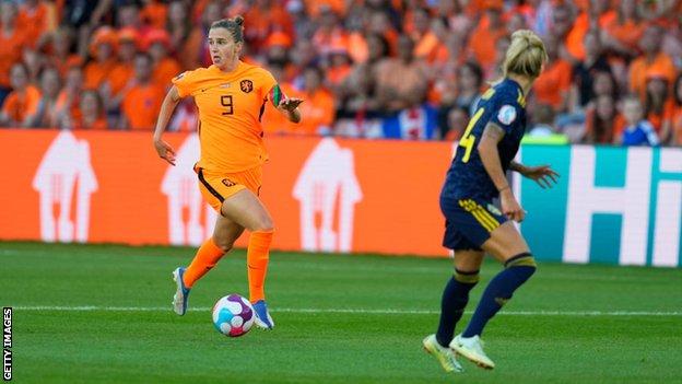 Vivianne Miedema (left) in action against Sweden