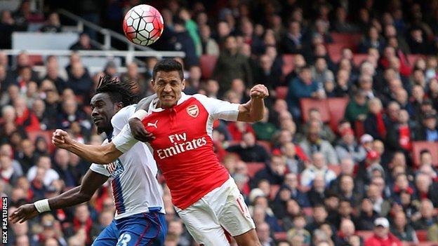 Ten-man Arsenal dig deep to scrape hard-fought Crystal Palace win