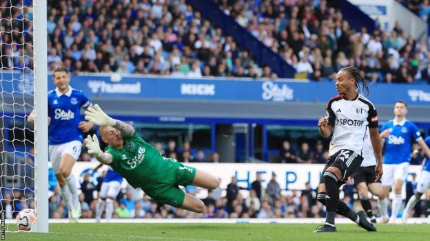 Watch fulham best sale v everton