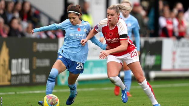 Yui Hasegawa of Man City and Alessia Russo or Arsenal