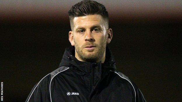 Luke Garrard: Boreham Wood boss questions players' desire - BBC Sport