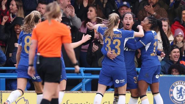 El Chelsea celebra el gol de la victoria contra el Crystal Palace en el partido de quinta ronda de la Copa FA Femenina.