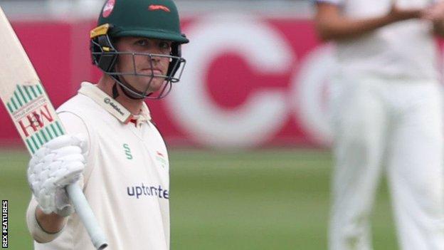 County Championship: Batters dominating between Sussex and