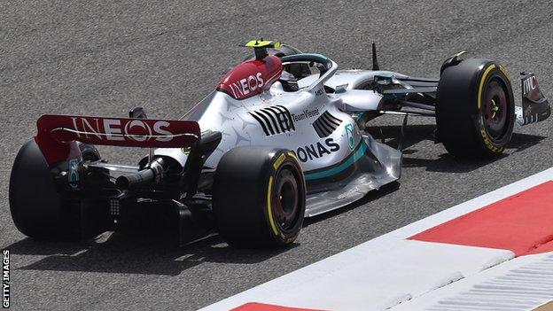 Mercedes low sidepods