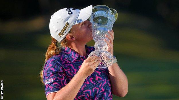 Gemma Dryburgh kisses the Japan Classic trophy