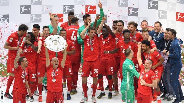 FC Bayern München Lift The Meisterschale 🏆 