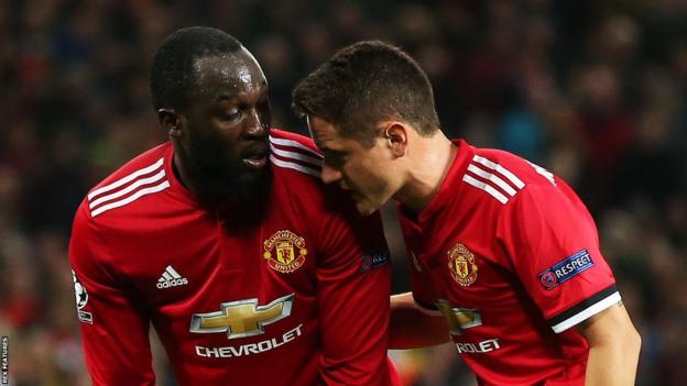 Romelu Lukaku and Ander Herrera in discussion