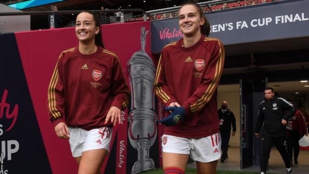 Anna Patten and Vivianne Miedema before the 2021 FA Cup final defeat to Chelsea at Wembley