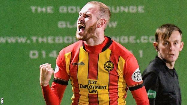 Dundee sign Zak Rudden and Vontae Daley-Campbell on loan - BBC Sport