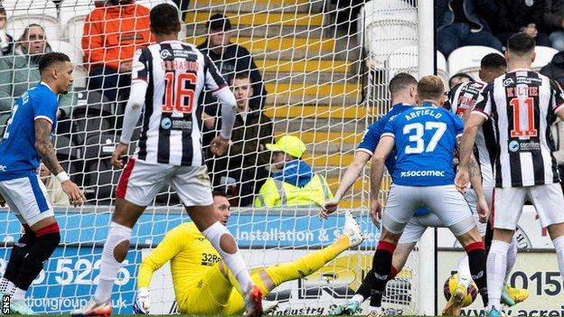Rangers' 1-1 draw at St Mirren in the last game before the winter break proved to be Giovanni van Bronckhorst's last match in charge